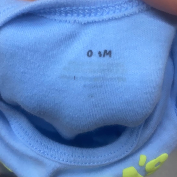 2 0-3 month onesies with hand knitted new born hat - Picture 8 of 9